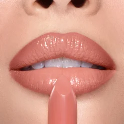 Charlotte Tilbury K.I.S.S.I.N.G