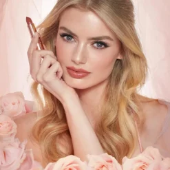 Charlotte Tilbury Look Of Love K.I.S.S.I.N.G Lipstick - Nude Romance