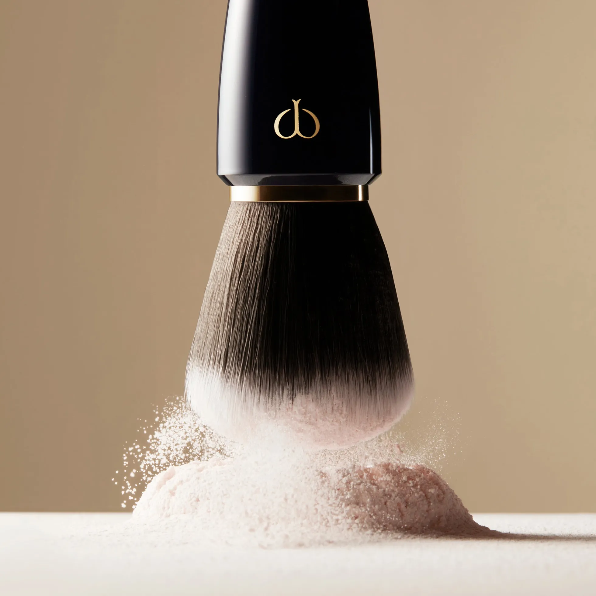 Clé de Peau Beauté Powder Brush