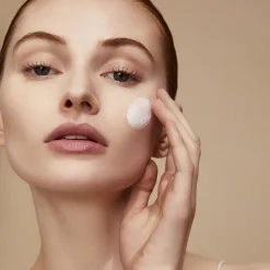Clé de Peau Beauté Skin-Refining Clay Scrub 90ml
