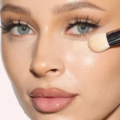HUDA BEAUTY Undereye Buff Brush