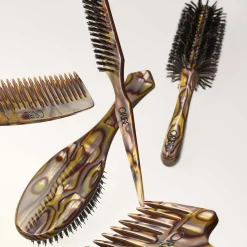 Oribe Resin Teasing Brush