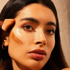 St. Tropez Expert Tantour and Application Face Brush